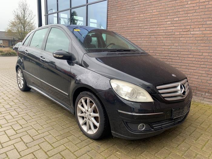 Mercedes-Benz B200
